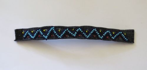 Hand made jeans/spijkerstof/canvas armband met kraaltjes klein maat ø 7,5 cm met kliitenband sluitin